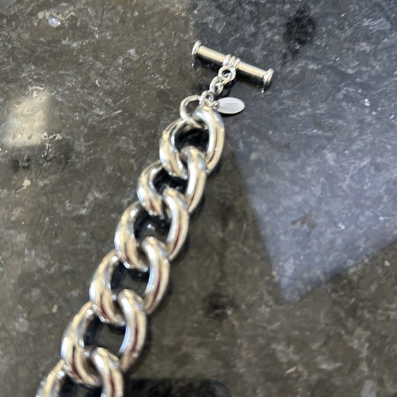 Toggle closure, large scale chain-link bracelet - Picture 3 of 3